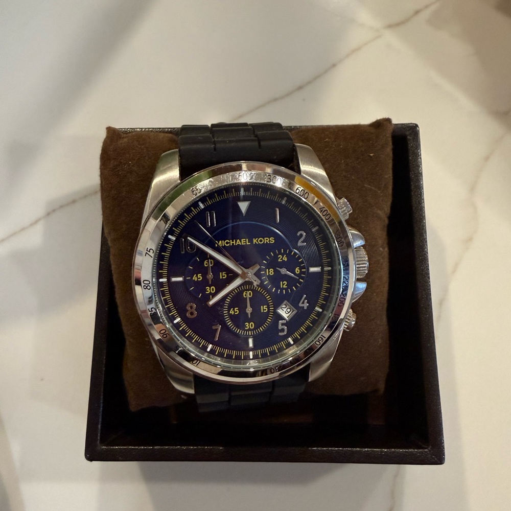 Michael Kors Black silicone band,black dial & chronograph men Watch-mk8133 Rare